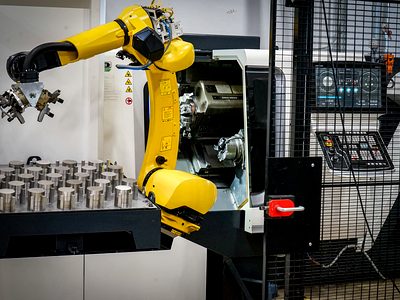 Fanuc-Roboter bei automatisierter Serienbestückung einer CNC-Drehmaschine – Bauer Zerspanungstechnik